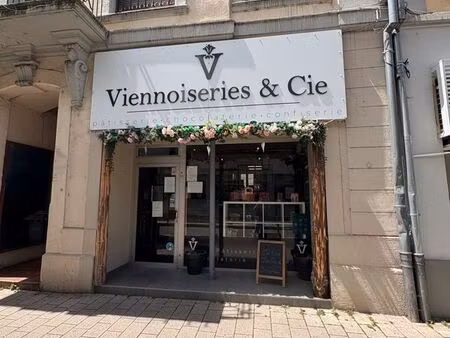 local commercial rue passante avec vitrine