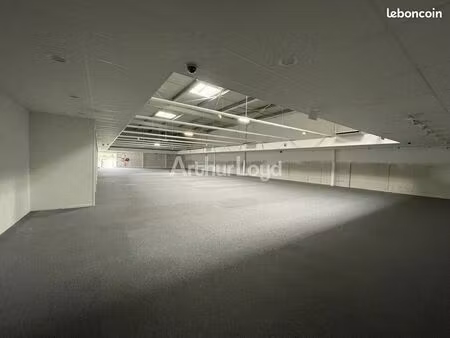 local commercial 900 m²