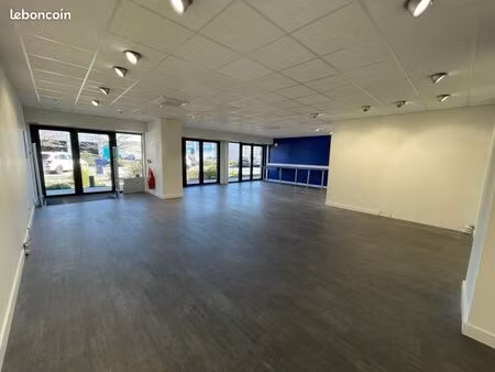 local commercial à louer – 148 m²