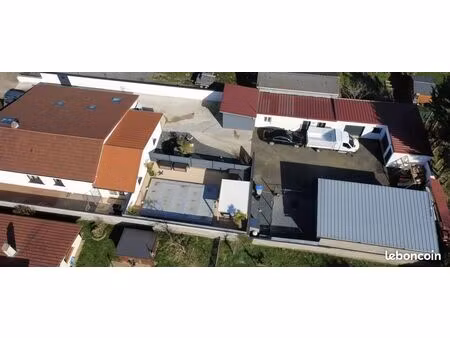 local 300 m² lemud