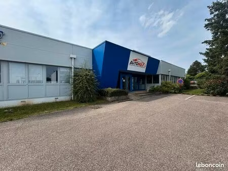 local d'activité 2 374 m²