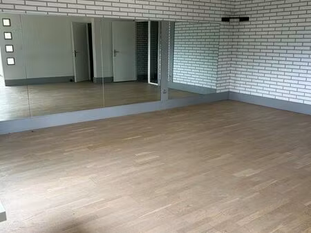 local avec maxi 400m2