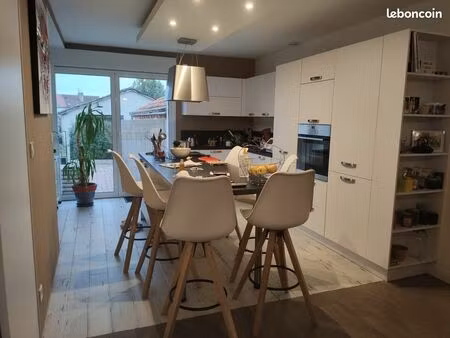 charmante maison avec 2 ch + jardin – centre la flèche