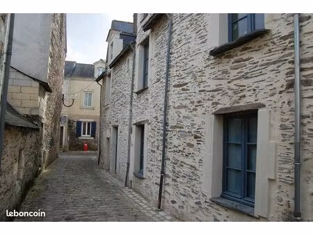 maison ancienne avec beaucoup de charme