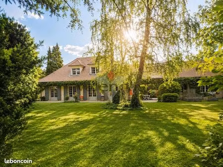 propriété 8 pièces 317 m²