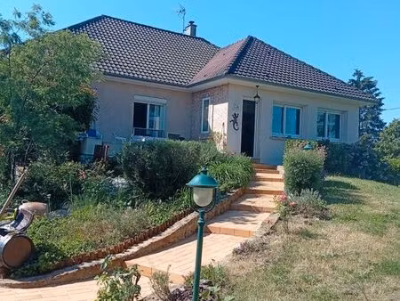 a 2 km du centre de roézé sur sarthe