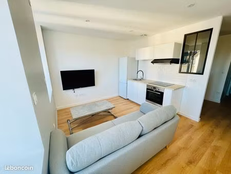 t1 loft refait a neuf plein centre 470 hc meublé