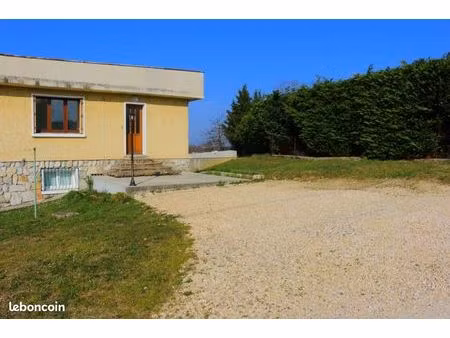 t3 dans villa + un grand garage