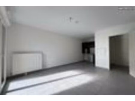 t1 meublé 30 m² 1er étage avec cellier