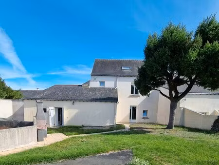 a 10 min d'ancenis- grande maison familiale avec jardin clos de murs et bureau indépendant