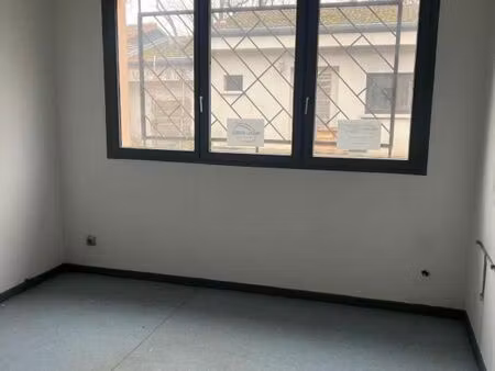 commerce 174 m²