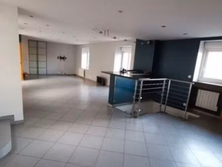maison rénovée 140m2 3 chambres cour et gara