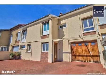 maison 7 pièces 121 m²