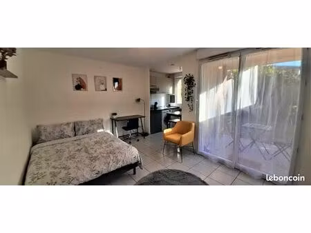 petit studio charmant avec terrasse et jardin