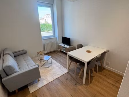 location t1 - appartement meublé - 30m2- place de parking
