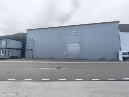 local 300 m2