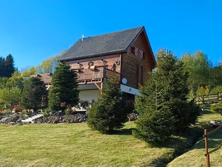 chalet madrier au pied de la station de chastreix sancy