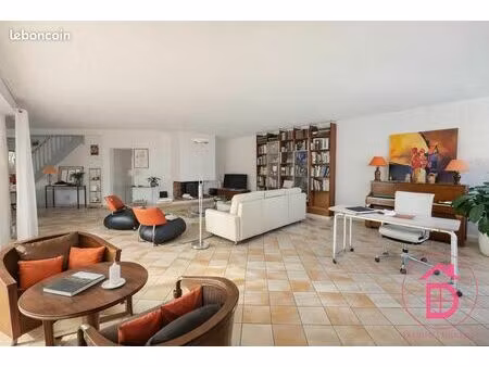 maison 7 pièces 220 m²