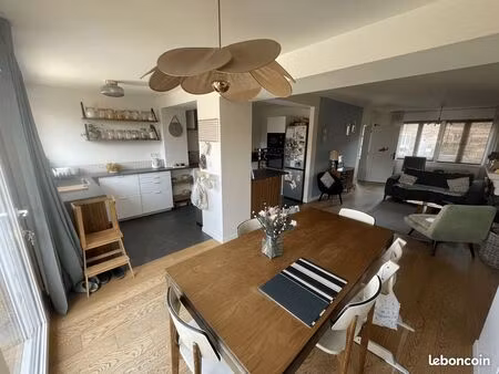 maison rénovée avec jardin et garage (3 chambres + 1 bureau/petite chambre)