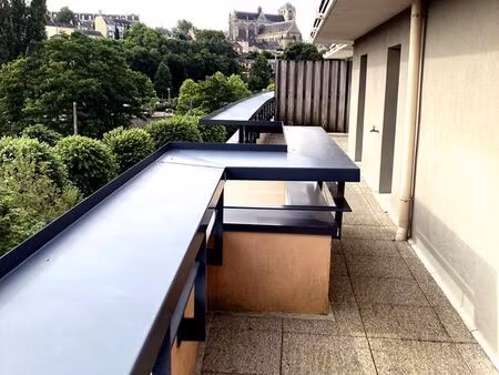 appartement t2 de 50 m² avec grande terrasse et vue exceptionnelle sur le vieux mans