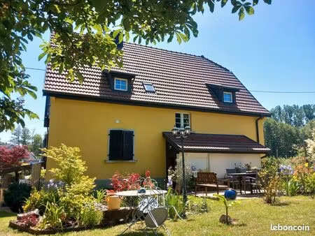 maison lumineuse et agréable à vivre