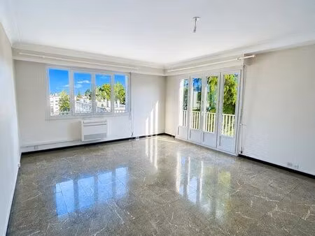 appartement t4 de 103 m² avec balcon filant – dernier étage – nantes beauséjour