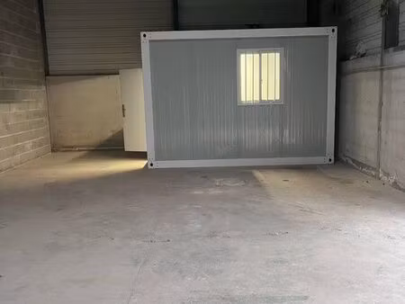dépôt 200 m2 la chauvetière