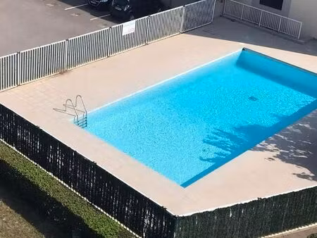 place de parking a vendre avec des acces piscine