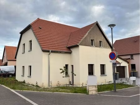 maison individuelle avec garage ( 160m2 + 27m2 )