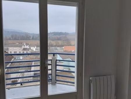 grand appartement f3 avec balcon
