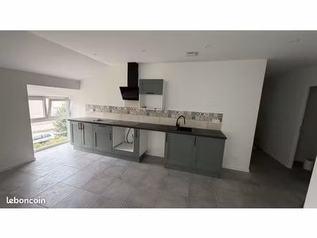appartement t4 de 90 m² à louer – montaut (64800)