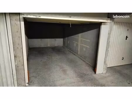 box fermé proche gare noisy - champs sur marne