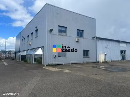 local commercial 1 950 m²