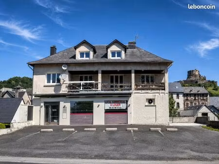 local commercial 80 à 164 m² – murol – parking privé