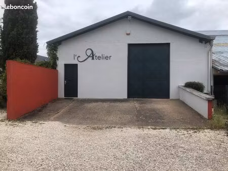 a vendre local commercial de 200 m²