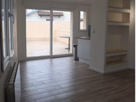 maison mitoyenne meublée t3 68m2 avec terrasse