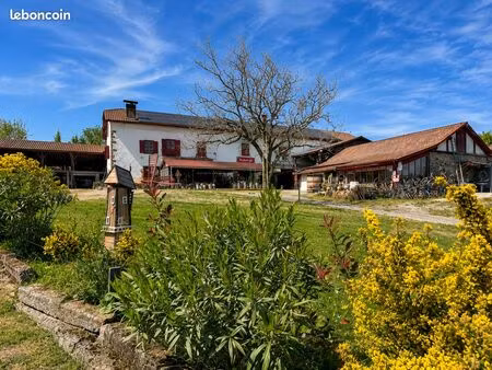 propriété 4 pièces 157 m²
