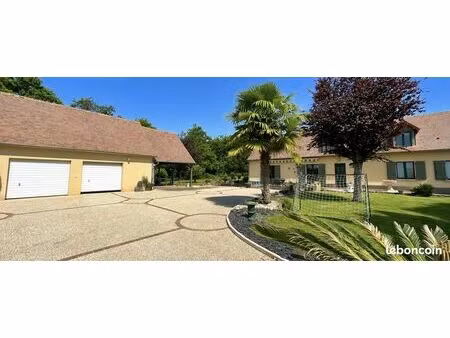 propriété 5 pièces 151 m²