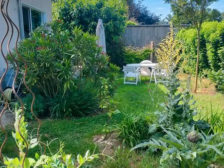 maison atypique et son jardin fleuri vannes nord