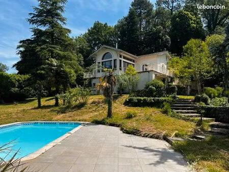 tabanac 33550 – villa 4 chambres 223 m² avec piscine et parc arboré de 7 493 m²
