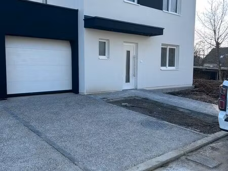 ? maison contemporaine de 2025 – 94 m² – garage – dpe a – terrain 364 m²