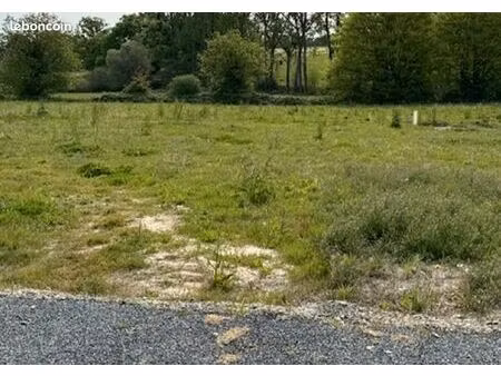 terrain 559 m² ahuille