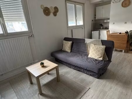 location studio au pied du tram