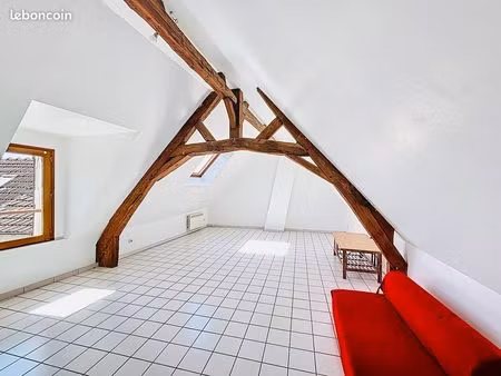 maison de ville libre + appartement f2 loué