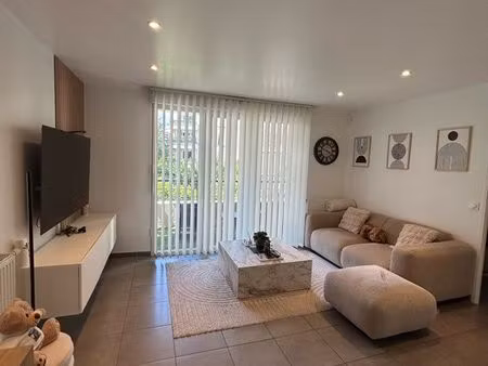 à louer – t2 meublé de 44 m² entièrement rénové avec balcon et double stationnement à pont