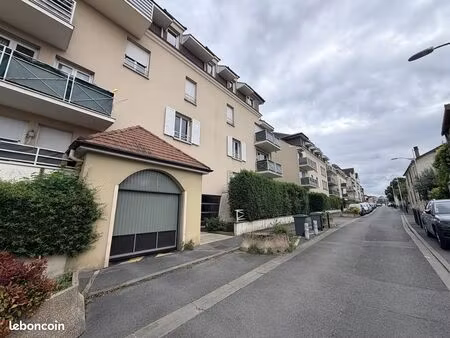 parking/box 27 m² champs-sur-marne
