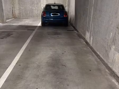 2 places de parking sécurisées