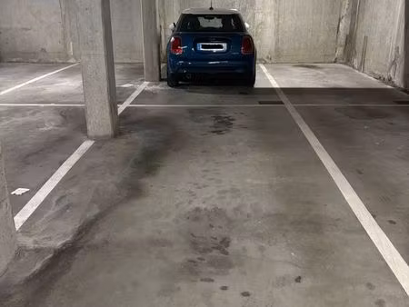 2 places en enfilades parking sécurisé