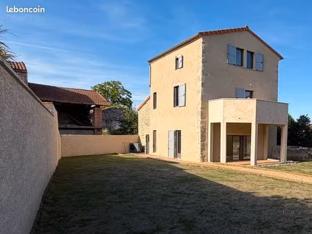 sud auvergne  maison de caractère entièrement rénovée