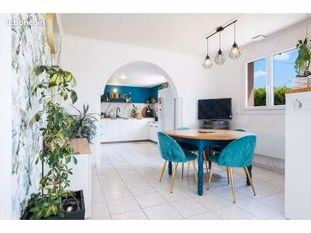 maison bourg au calme d'une impasse